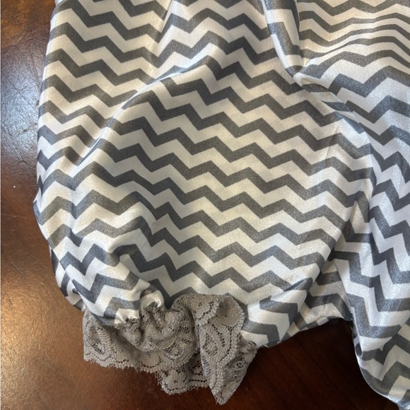 Satin bubble romper - Picture 2 of 6